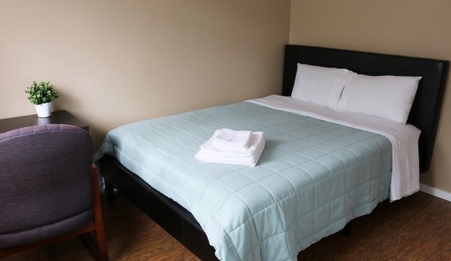 Quiet Clean and Comfortable Room in Seattle