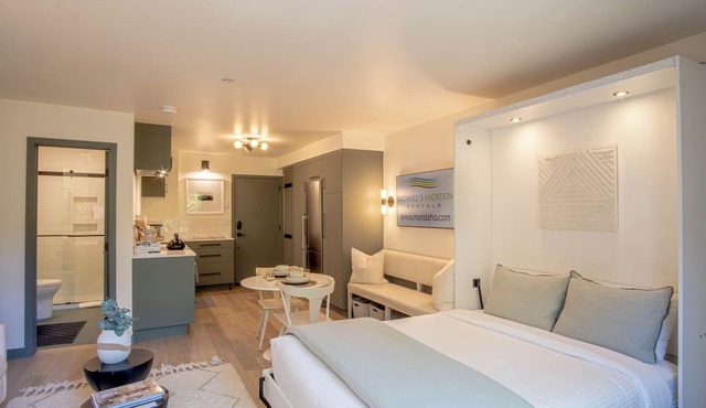 Angani Studio - Elkhorn Resort Amenities Included