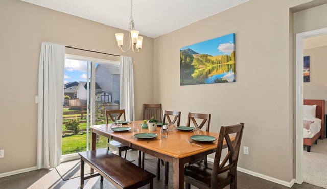 Windshire Retreat Pool, Garage & Pet-friendly in Windsor