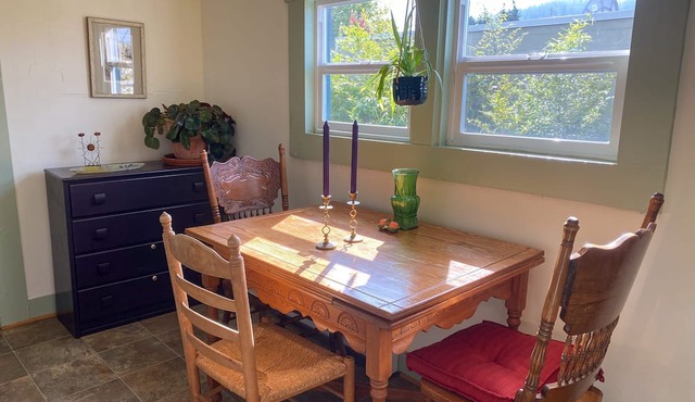 Upstairs at Thevictorian - Lush Walkable and Dog-friendly Retreat - Steps From Downtown Bellingham