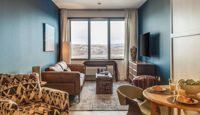 Jordanelle Sunrise Modern Condo, Gondola Access, Year-round Outdoor Fun