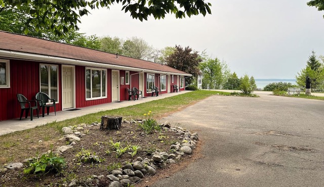 M22 Inn Suttons Bay in Suttons Bay