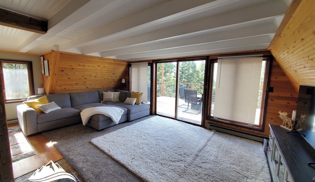 Das BârenHaus is a Charming 2-bedroom A-frame cabin in lovely Seeley Lake