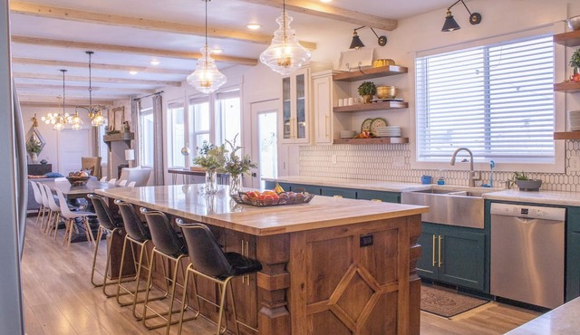 Spacious Country Manor