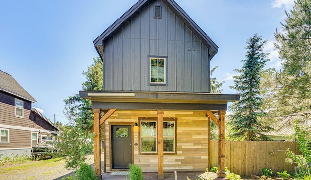 Charming Donnelly Home - 1 Mi to Lake Cascade!