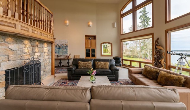 Waterview Estate: Luxurious 6 Bd/7 BA | Savvy VRM in Kingston