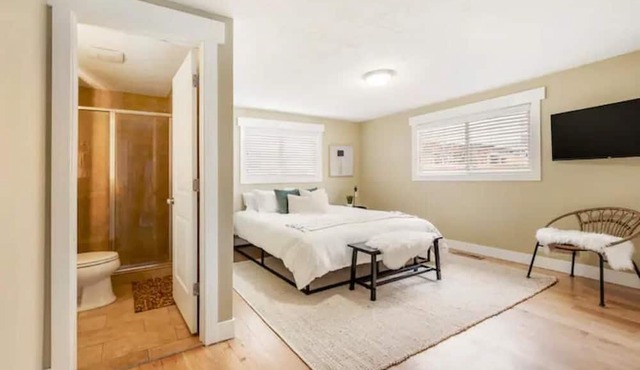 Cozy Home Away From Home! Cute Neighborhood - Off Street Parking