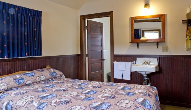 Lake Lodge Cabins - Inside the Park