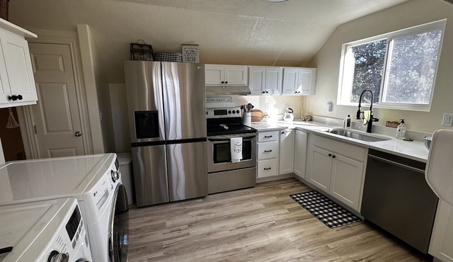 Apartment with a view. You'll want to come back! in Orem