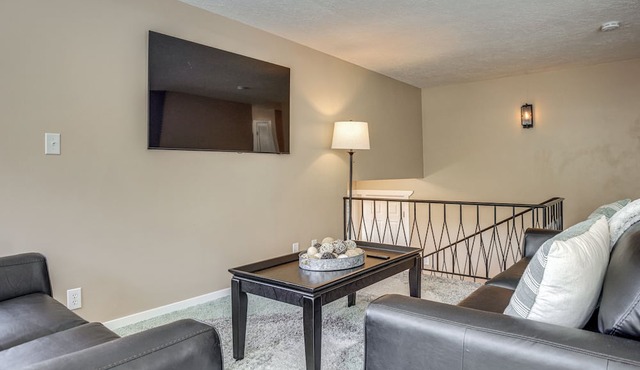Hot Tub, Game Room, Putting Green! Ogden Oasis