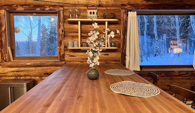 Mountain retreat cabin, just right for the sport enthusiasts. in Wilson