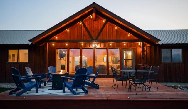 Clean and Chic Mountain Home w/Stunning Teton Views