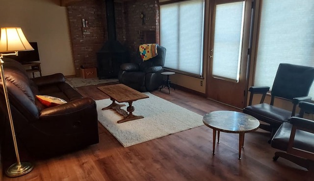 Remodeled Historic ranch headquarters w/fireplace, 5mn drive to local hotsprings