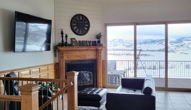 Breathtaking Views! PRIVATE INDOOR POOL, Outdoor Hot Tub, Sauna, Game Room & Gym