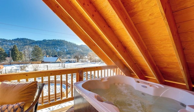 Private Hot Tub & Mtn Views: Garden Valley Apt!