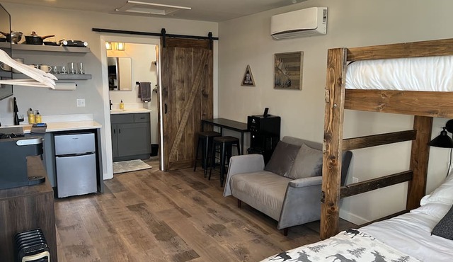 The Bunkhouse Farm Stay near Madison River!
