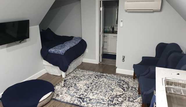 NEWER Cozy Peaceful Stand-Alone Blueberry Bungalow Spotless Suite