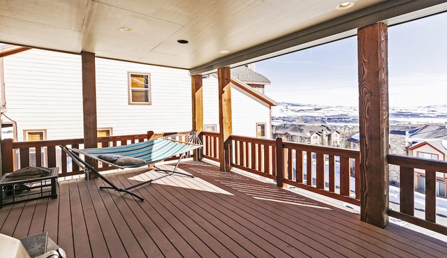 5BR Family Retreat! - Mountain Views! - 1 Mile to Slopes and Shops!