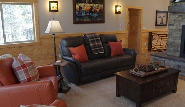 Exclusive Cabin, showcasing Five Stars of Luxury & Comfort, + Hot Tub and More!