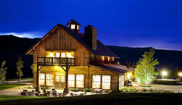 Grizzly Creek Ranch-Stunning, rustic elegant ranch retreat near Yellowstone!