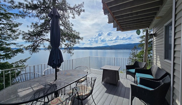 Beautiful Lakefront Retreat in Carlin Bay