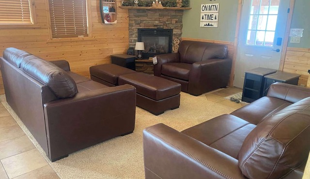 19 Guests | Hot Tub | Fire Pit | 32 Miles YNP