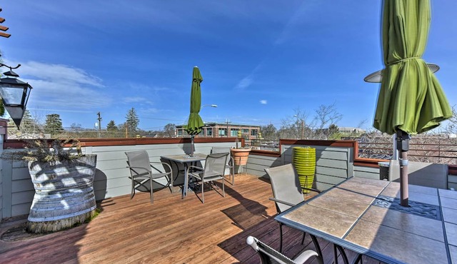 Walkable Downtown Logan Apartment w/Rooftop Deck