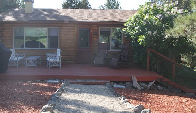 Cozy Cabin On The Creek - Now with internet!