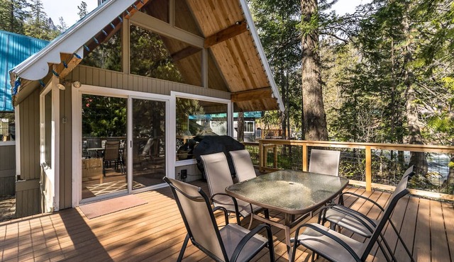 Icicle Riverhaus-Cozy Riverfront Cabin Leavenworth