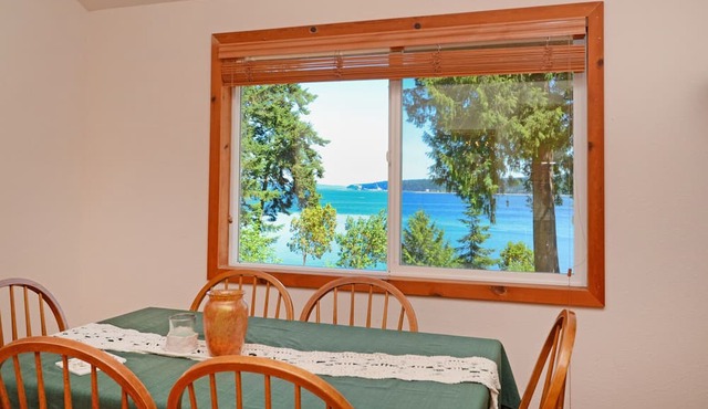Stay in a lovely Beach Cottage w/a beautiful private beach on Hazel Point! in Quilcene