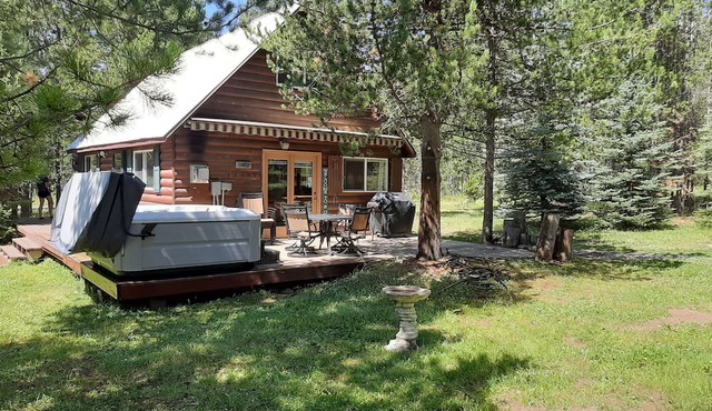 Woodland retreat/hot tub/Near Yellowstone