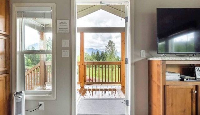 Creekside Cabin with Scenic Views at Maple Way Cabins