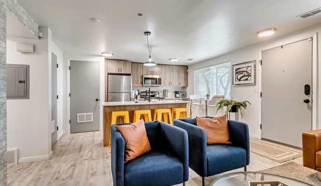Convenient 2BR Downtown SLC w/Wi-Fi Near Temple Square & Capitol – Sleeps 5