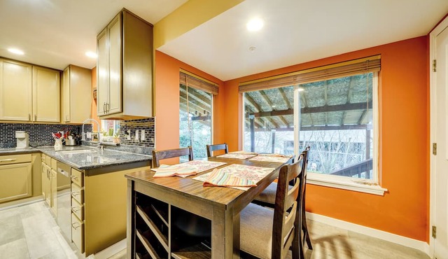 Pet-Friendly SeaTac Retreat 6 Mi to Puget Sound!