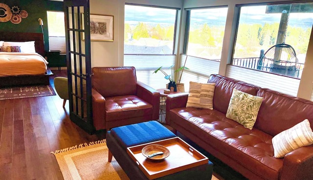 Stunning Views! - 3 Bedroom Hideaway with King Bed - Lower Unit of a Duplex