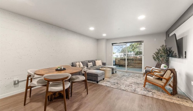 2 Bedroom 2 Bath Downtown