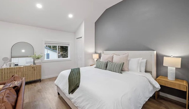 Juanita Bay Cottages B1 in Kirkland