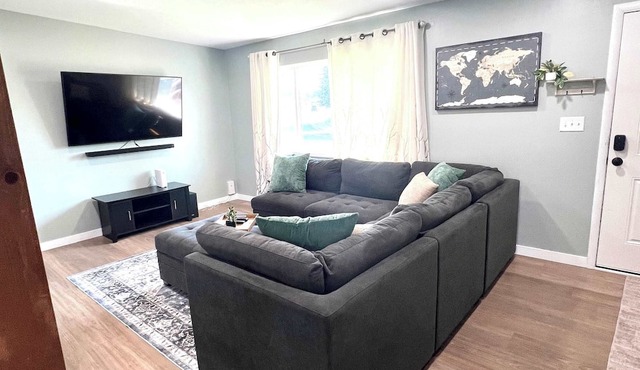 Park Home- Parkside Haven for Families & Pets