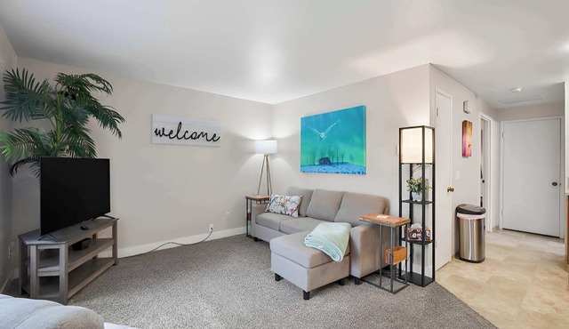 Central Location, Cozy Furnished Apartment #4.