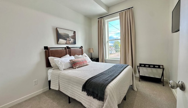 3 bed 2 bath with Garage and open floor plan on 2nd story 20 mins from Bear Lake