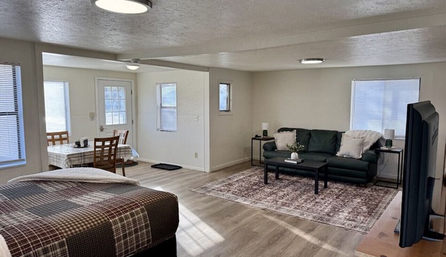 Studio House - Central Location