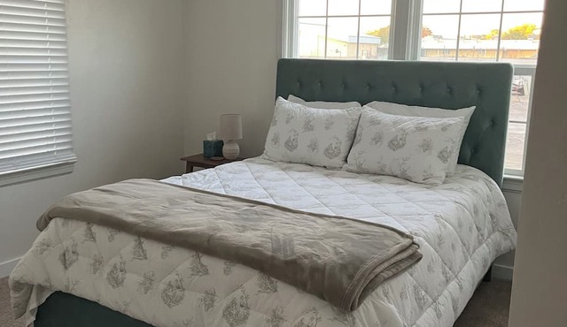 3-bedroom house in Grand View with AC