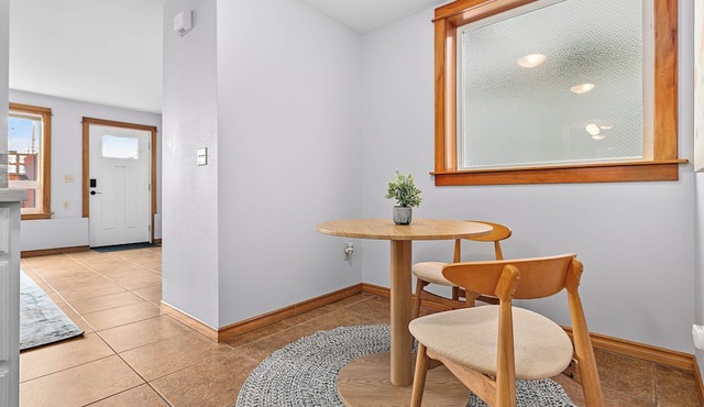 Walk-Everywhere Patio Suite with King Bed, Parking and Fenced Yard