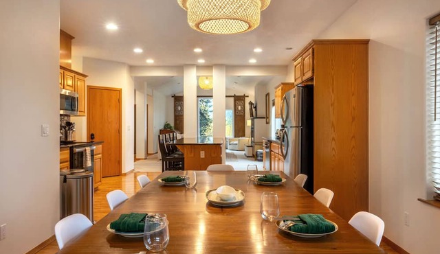 Slope View - Parkdale Perfection, Views For Miles, Gorgeous!
