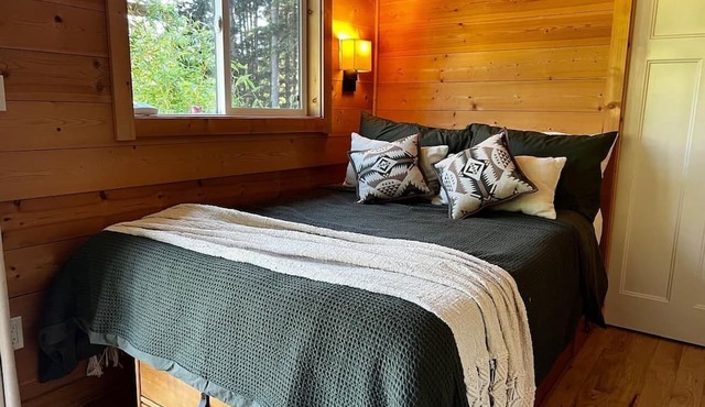Forest Grove on Orcas: A Cozy Naturalist Retreat in Orcas