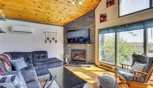 Private Deck + Hot Tub: Central Dickinson Home in Dickinson