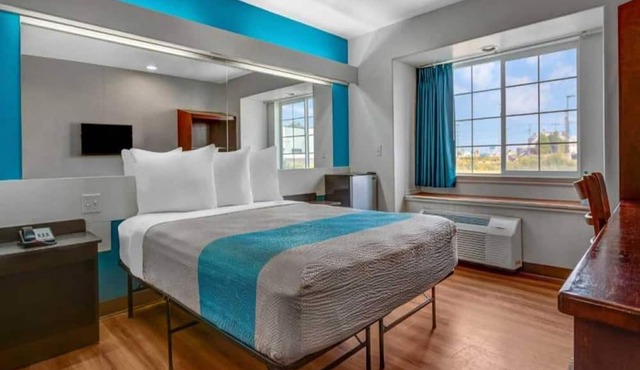 2 Queen Beds | Non-Smoking