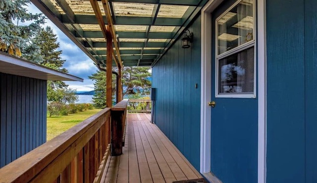 Lakefront home w/private dock & large patio - dog friendly