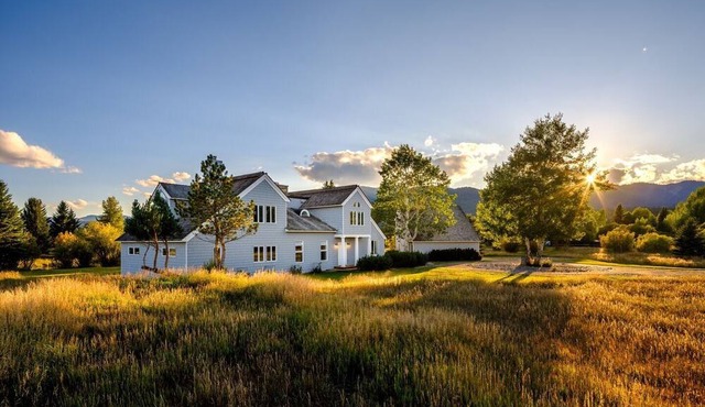 RMR: Soaring Summits Modern Home in Wilson,WY