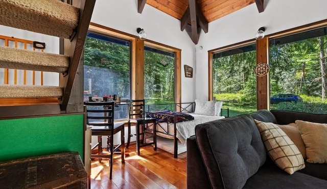 Magnificent Custom-Built Lodge Surrounded By Forest of Douglas Firs, Cedar Trees in Brightwood